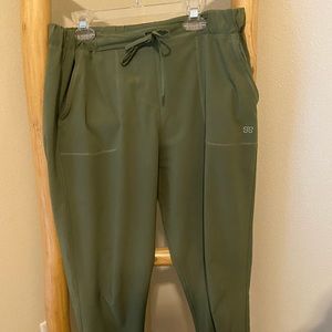 EUC Albion Fit Sage Jetsetters - Small (regular)